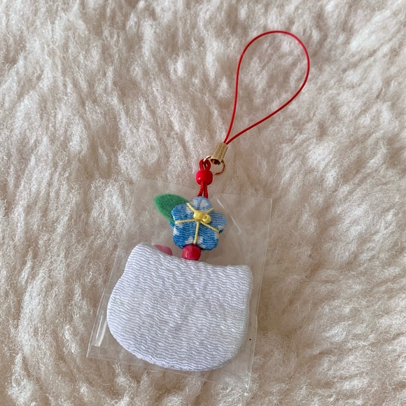 MOVING SALE❗️Hello Kitty phone/key charm - Picture 3 of 7